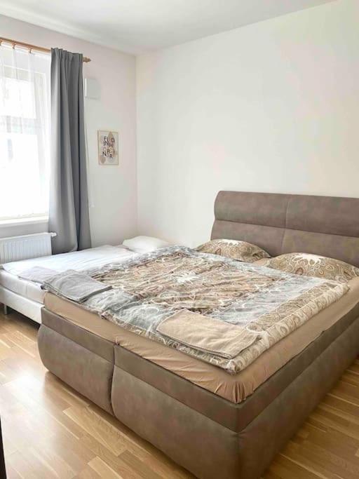 Spacious 2Br Apartment 6Min From Prague Castle! Luaran gambar